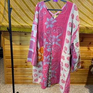 111 🌸 Kantha Serena w open slit in front with pockets, handmade reversible OS